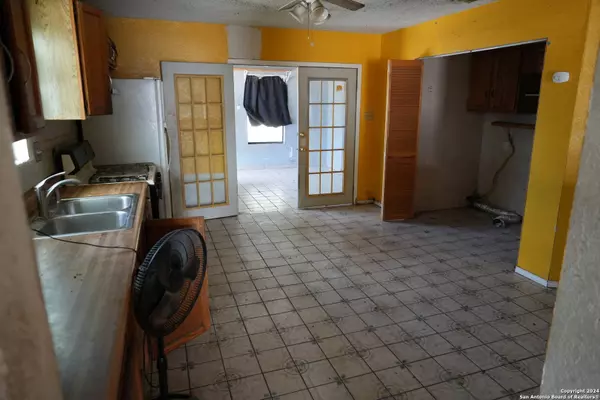 151 BERNICE DR, San Antonio, TX 78228-5912