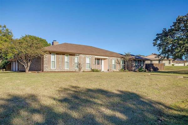 101 Country Club Drive, Joshua, TX 76058