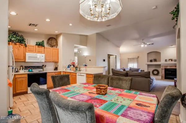 566 W Tara Danette Drive, Tucson, AZ 85704