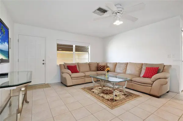 8214 DENISE DR, Seminole, FL 33777