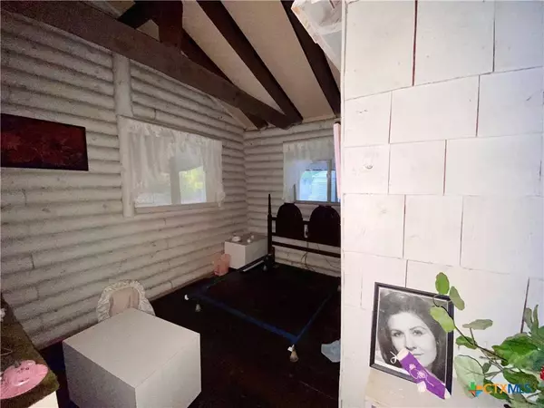 403 Tucumcari, La Grange, TX 78945