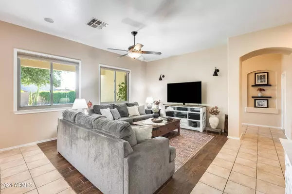 8723 E HILLVIEW Street, Mesa, AZ 85207