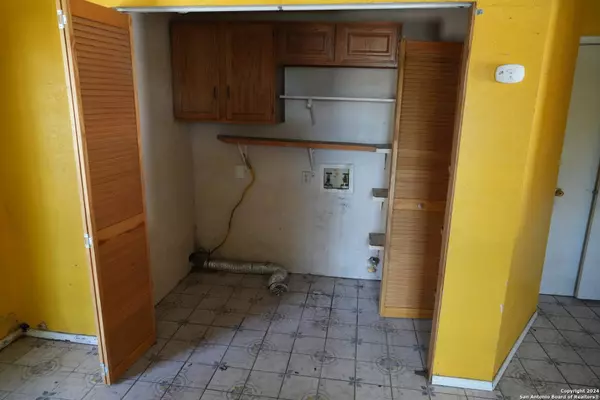 151 BERNICE DR, San Antonio, TX 78228-5912