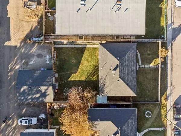 1823 42 ST SE, Calgary, AB T2B 1G1