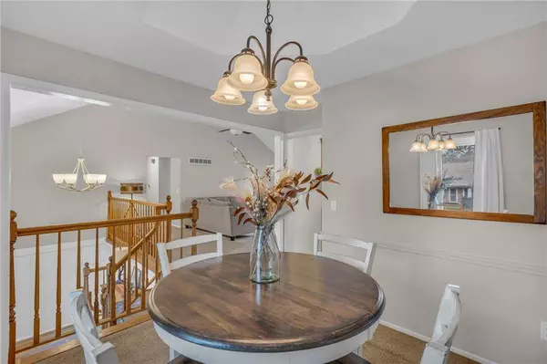 6131 Greenwood DR, Shawnee, KS 66216