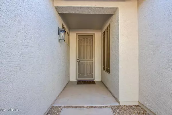 1894 S LONGSPUR Lane, Gilbert, AZ 85295