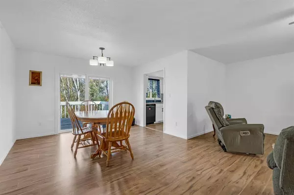 1162 Duck Creek Dr, Iowa City, IA 52246