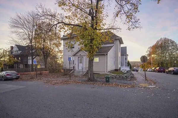 9 Windsor St, Worcester, MA 01605