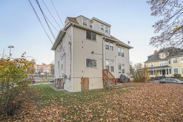 9 Windsor St, Worcester, MA 01605