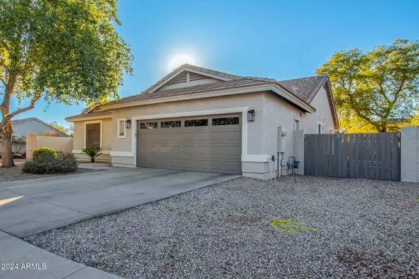 1894 S LONGSPUR Lane, Gilbert, AZ 85295