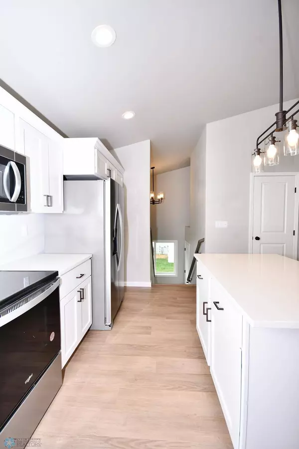 2395 Eagle Valley DR S, Fargo, ND 58104