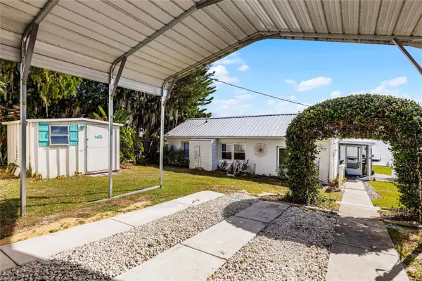 325 LAKEFRONT CT, Eustis, FL 32726