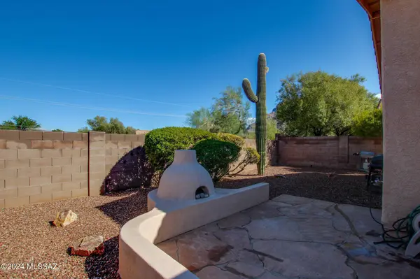 566 W Tara Danette Drive, Tucson, AZ 85704