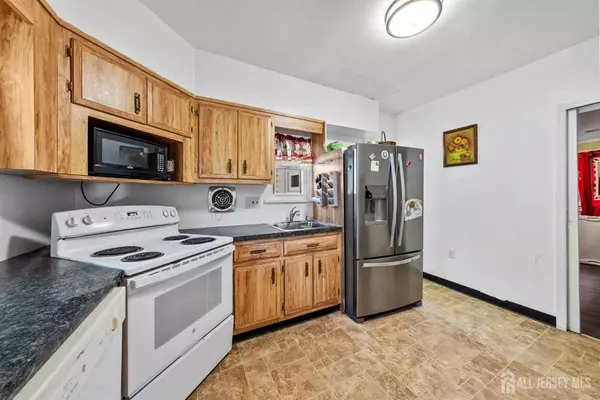 9 W George ST W, South River, NJ 08882