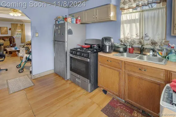 6044 GLENIS Street, Taylor, MI 48180