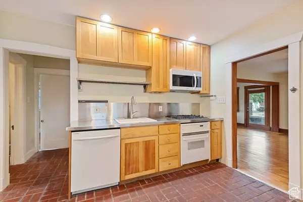 1042 EMERSON AVE, Salt Lake City, UT 84105