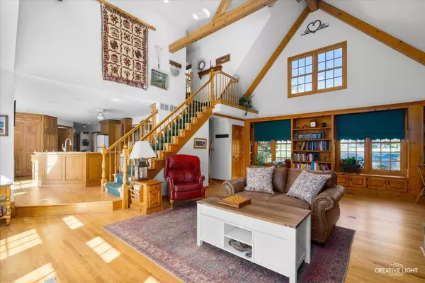 38W173 Kristin DR, Elgin, IL 60124