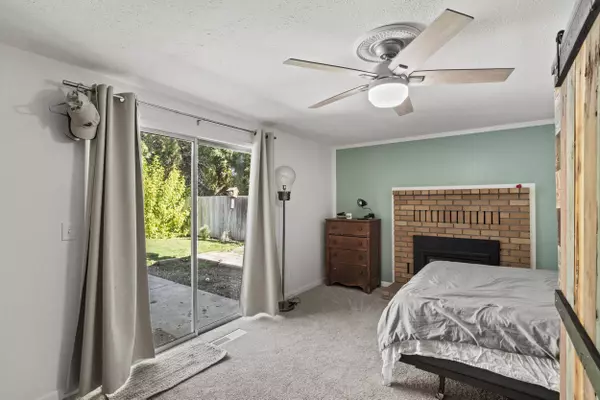 2837 La Mirada DR, Medford, OR 97504