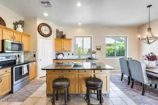 8723 E HILLVIEW Street, Mesa, AZ 85207