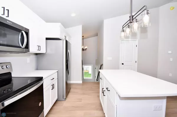 2395 Eagle Valley DR S, Fargo, ND 58104