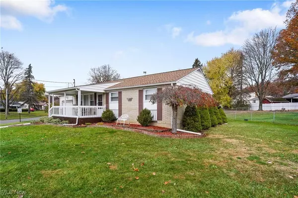 1005 Leslie LN, Girard, OH 44420