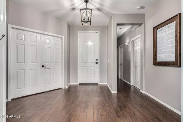 1894 S LONGSPUR Lane, Gilbert, AZ 85295