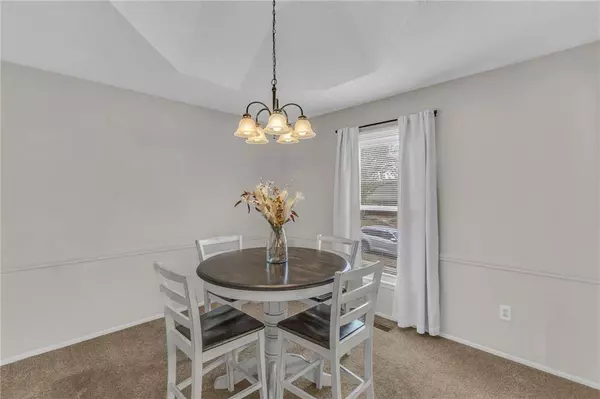 6131 Greenwood DR, Shawnee, KS 66216