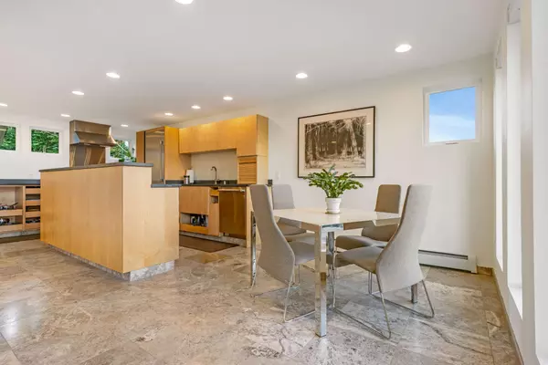 2917 Blueberry Hills Rd S, Juneau, AK 99801-1987