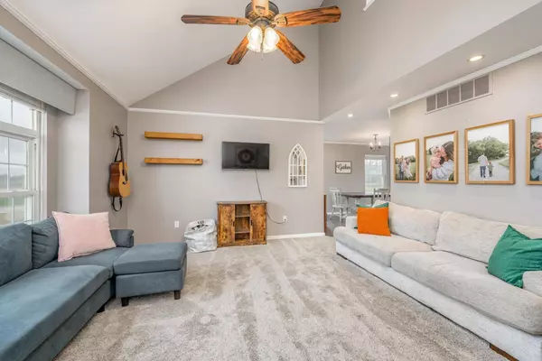 210 W Willow Gln, Hillsboro, KS 67063