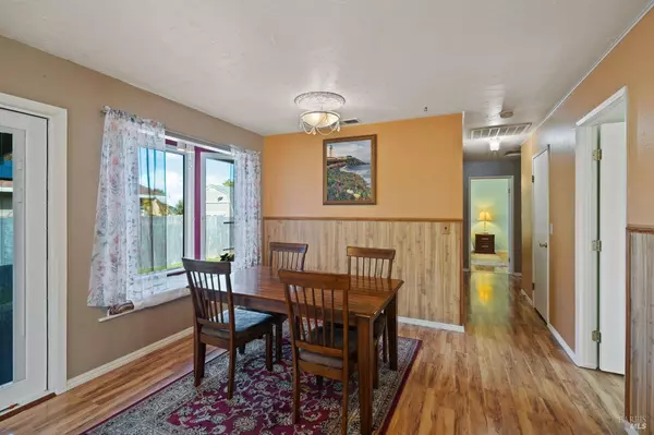 1359 Despina DR, Ukiah, CA 95482