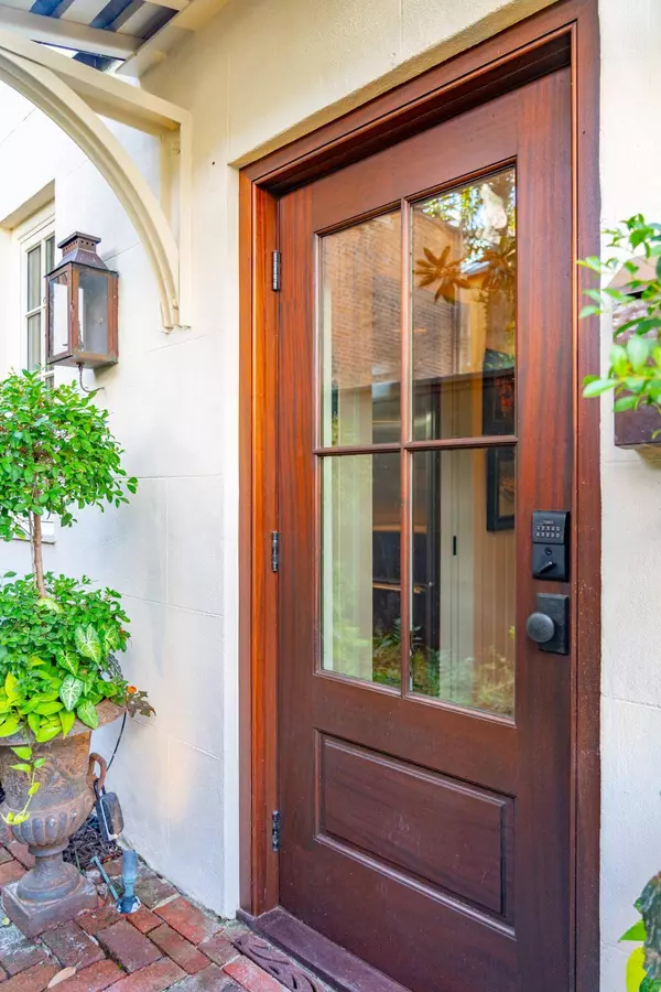 40 1/2 State St, Charleston, SC 29401