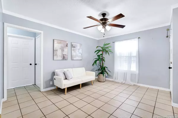 1023 RAYBURN DR, San Antonio, TX 78221-1447