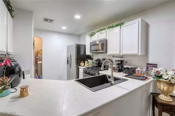 9930 Delicate Dew Street, Las Vegas, NV 89183