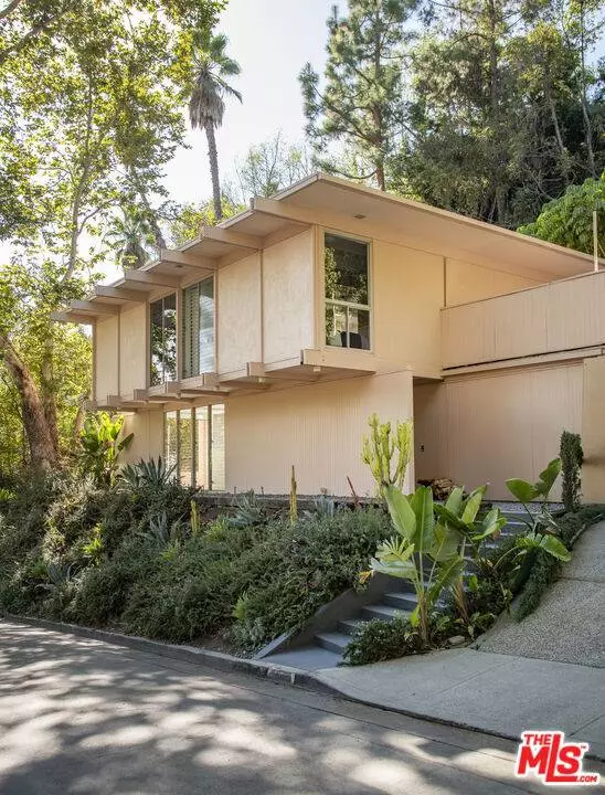 5649 Valley Oak Dr, Los Angeles, CA 90068