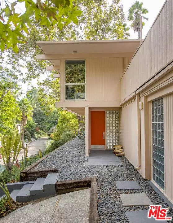 5649 Valley Oak Dr, Los Angeles, CA 90068