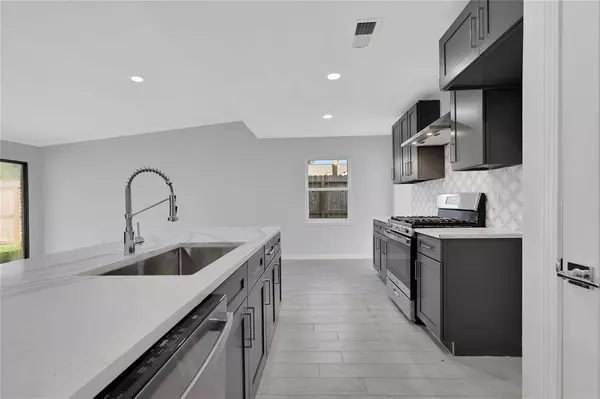 10818 Hillcroft ST, Houston, TX 77096