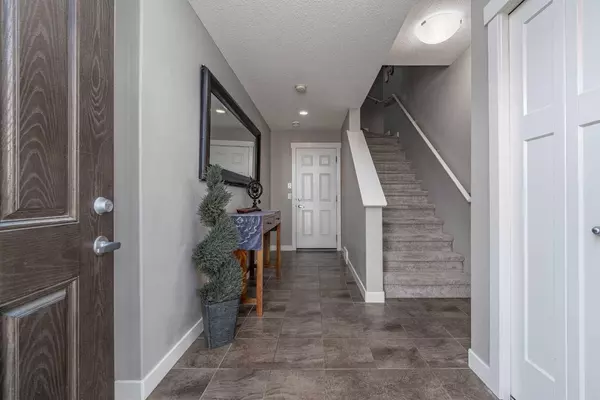 805 Evanston MNR NW, Calgary, AB T3P 0R9