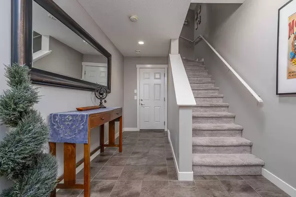 805 Evanston MNR NW, Calgary, AB T3P 0R9