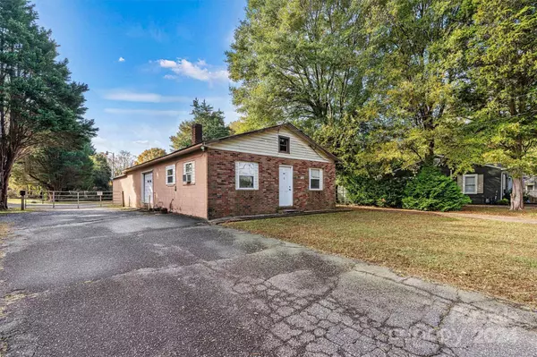 1538 19th AVE NE, Hickory, NC 28601