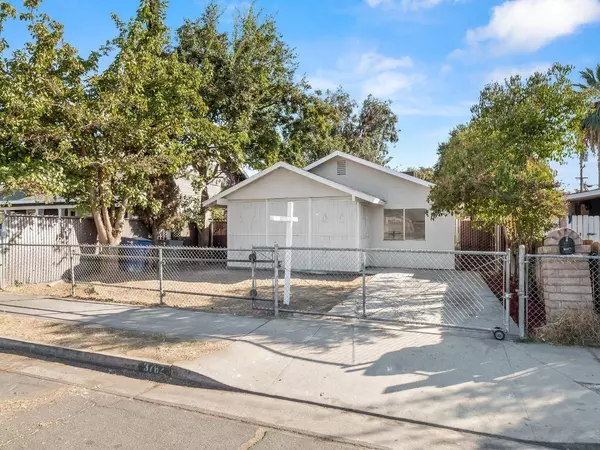 3762 E Mckenzie Avenue, Fresno, CA 93702