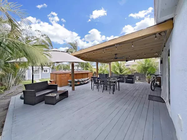 3712 OVERLOOK DR NE, Saint Petersburg, FL 33703