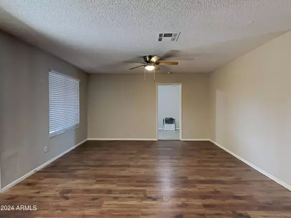 19038 N 2ND Avenue, Phoenix, AZ 85027