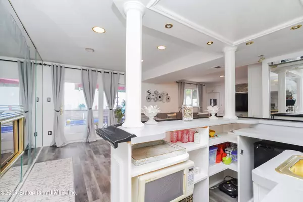 208 Arlene ST, Staten Island, NY 10314