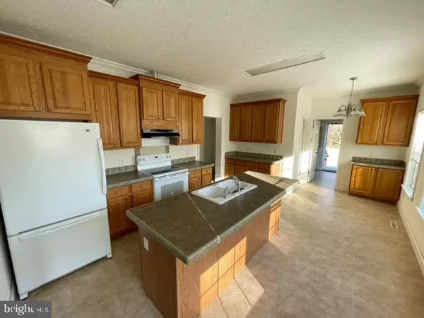 17420 TEAGUES POINT RD, Hughesville, MD 20637