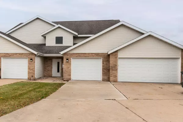1121 Stonewood Crossing, Sun Prairie, WI 53590