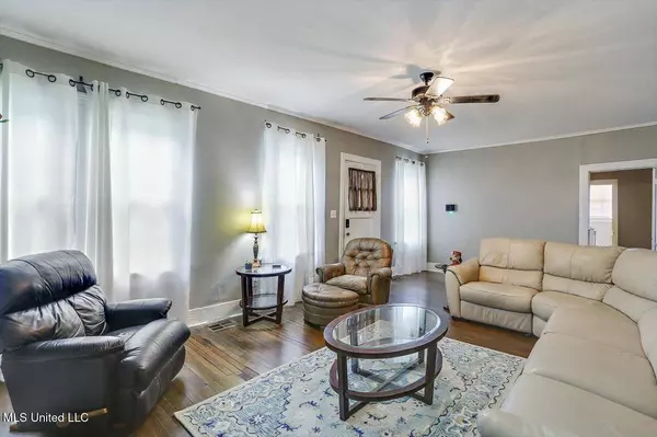 450 E Ridgeway Street, Jackson, MS 39206