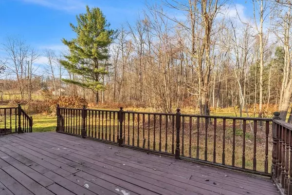 3 Searle Rd, Huntington, MA 01050