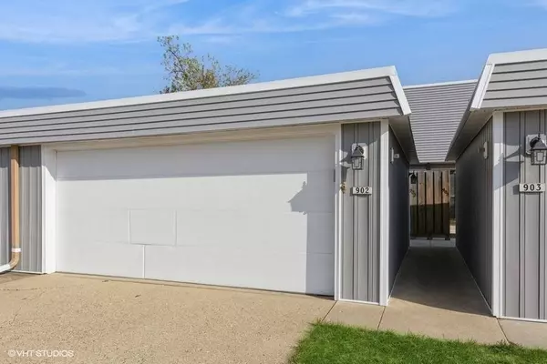 6750 School Street #902, Windsor Heights, IA 50324