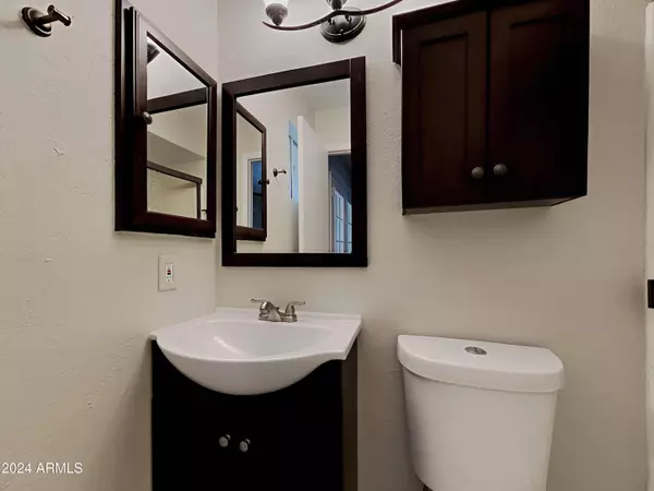 19038 N 2ND Avenue, Phoenix, AZ 85027