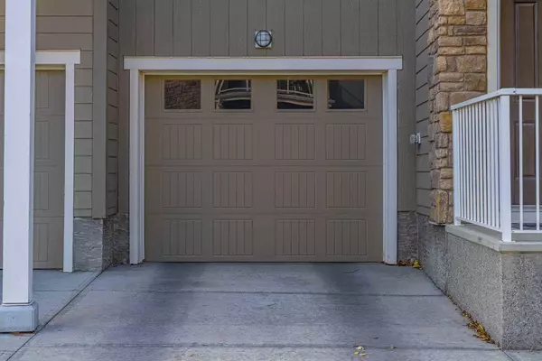 805 Evanston MNR NW, Calgary, AB T3P 0R9